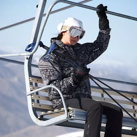 NEW Free People Bunny Slope Printed Puffer Jacket In Midnight Combo - Picture 3 of 16